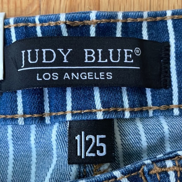 Judy Blue Plus Size Pin Stripe Super Flare Jeans 1/25 B16 - Picture 6 of 8